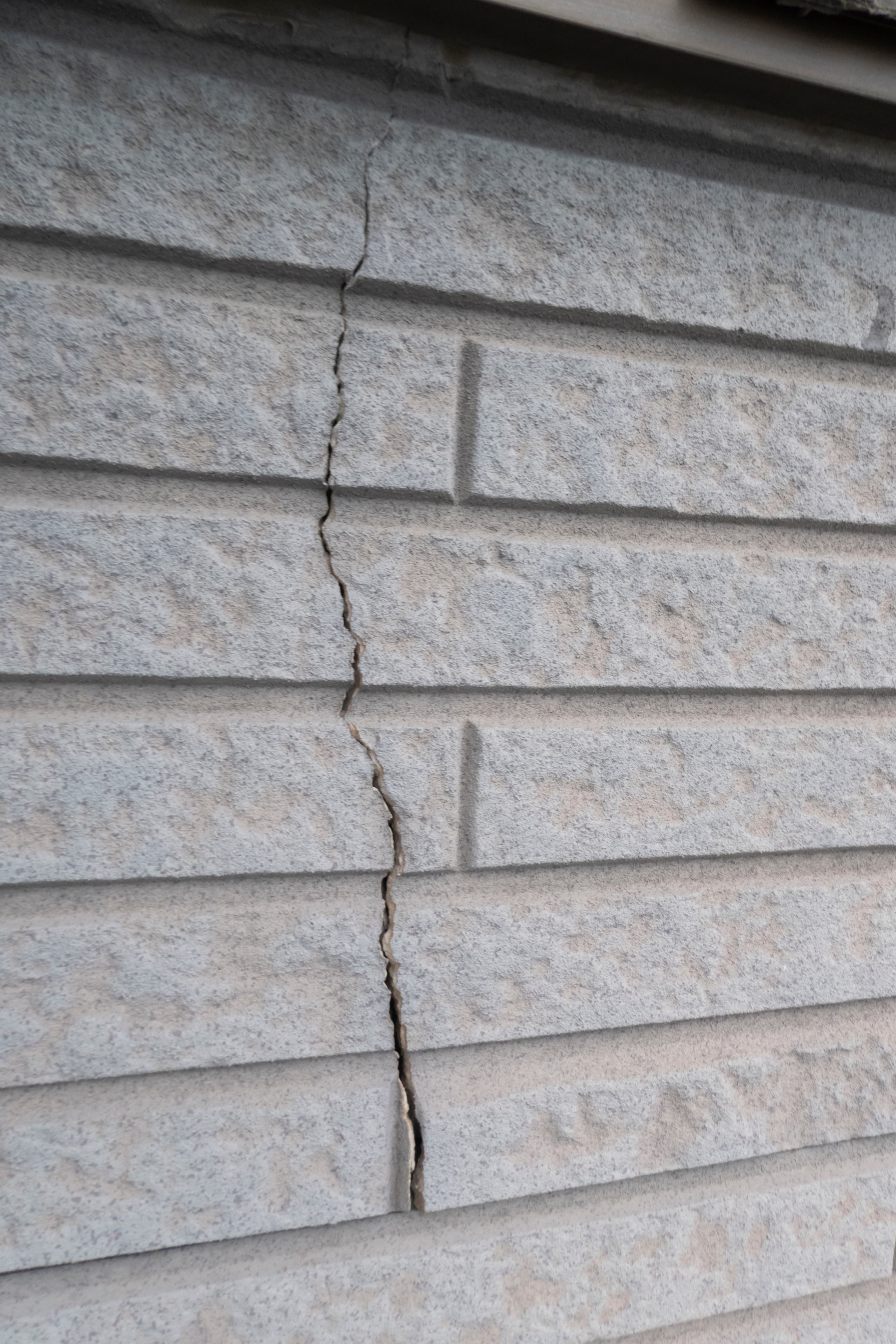 ひび割れ・隙間